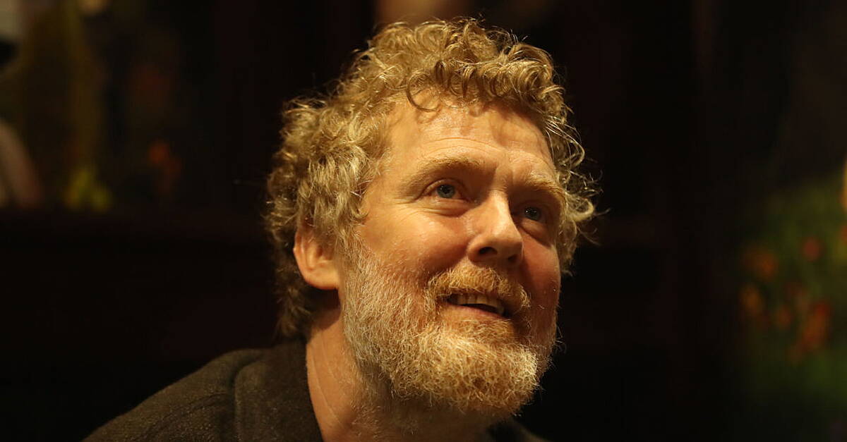 What are the memorial and funeral plans for Glen Hansard?