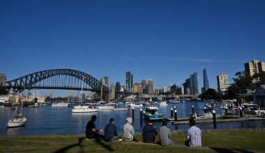 Australia to detain tourists who overstay visa