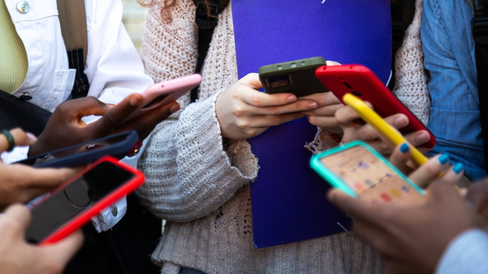 EU to outline curbs on children accessing social media