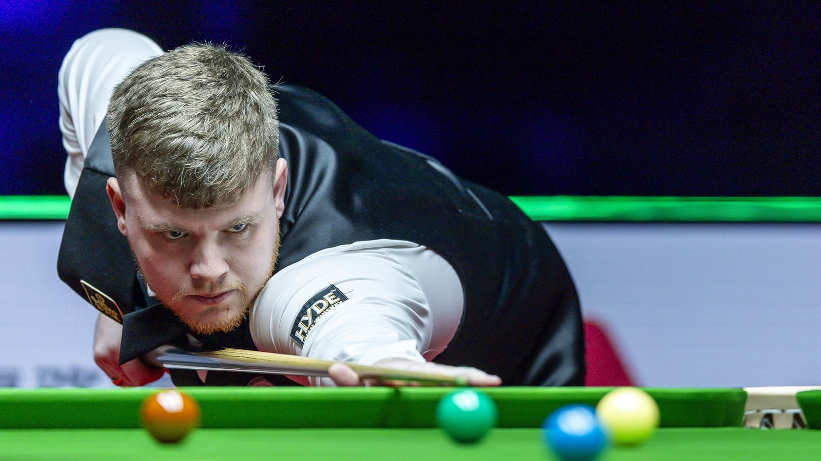Hill reaches quarter-finals at British Open