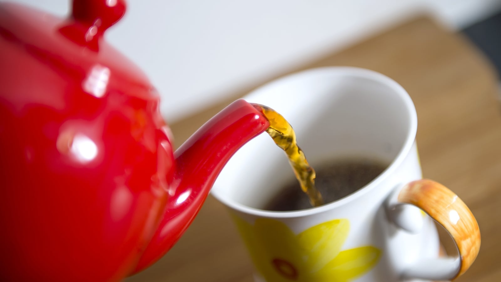 Very hot drinks raise risk of oesophageal cancer