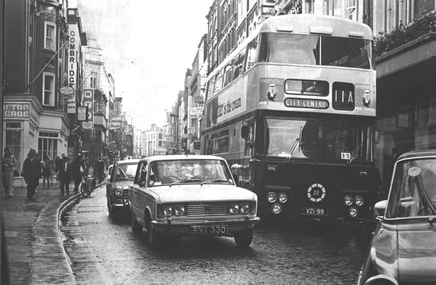 Grafton Street with traffic, before pedestrianisation