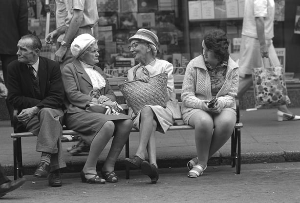 Pedestrians on a traffic free Grafton Street. Photo by Eve Holmes (1971)