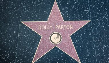 Dolly Parton to get new Hollywood star after vandalism