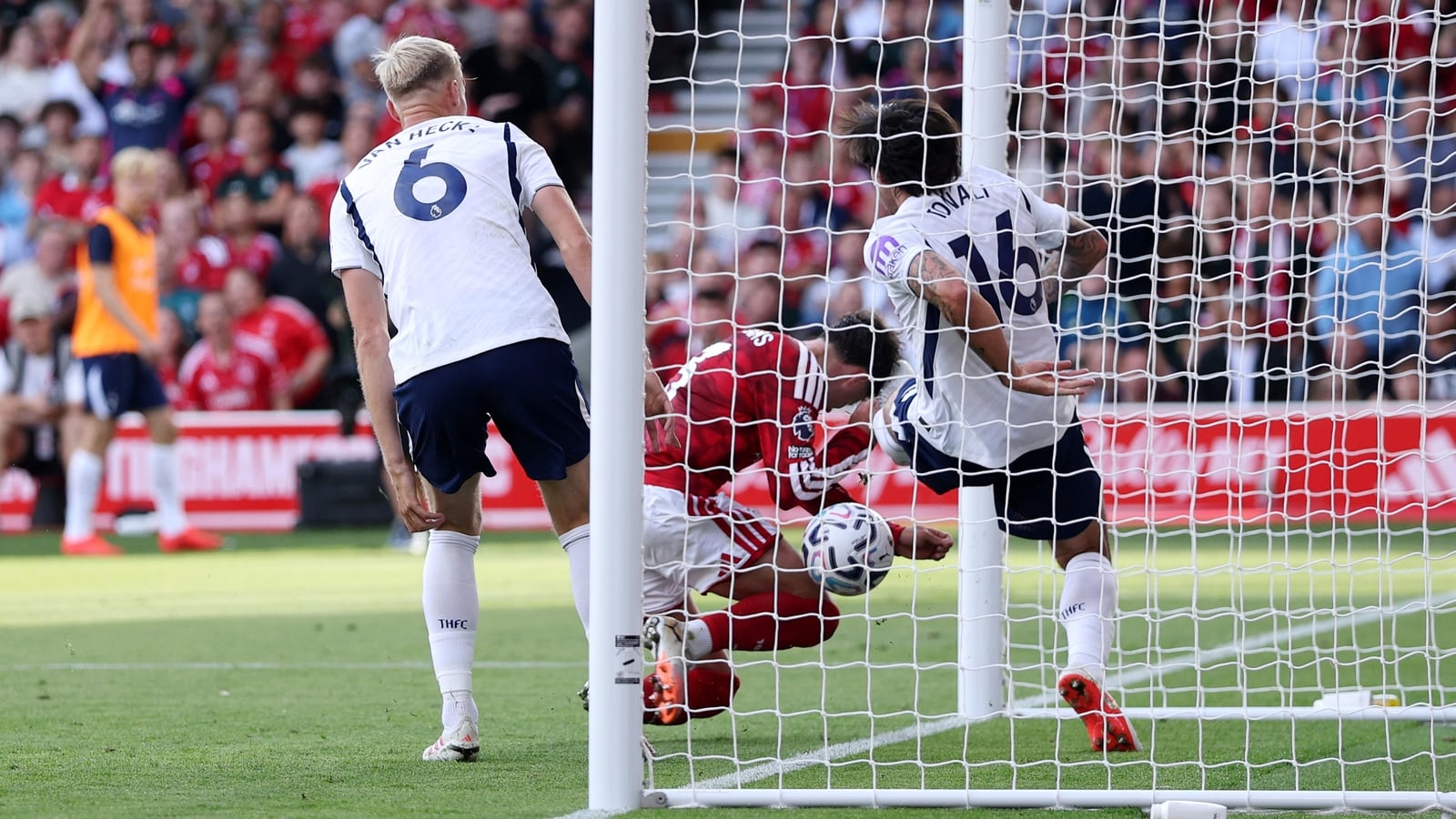 Premier League: Spurs get off the mark, Palace win late