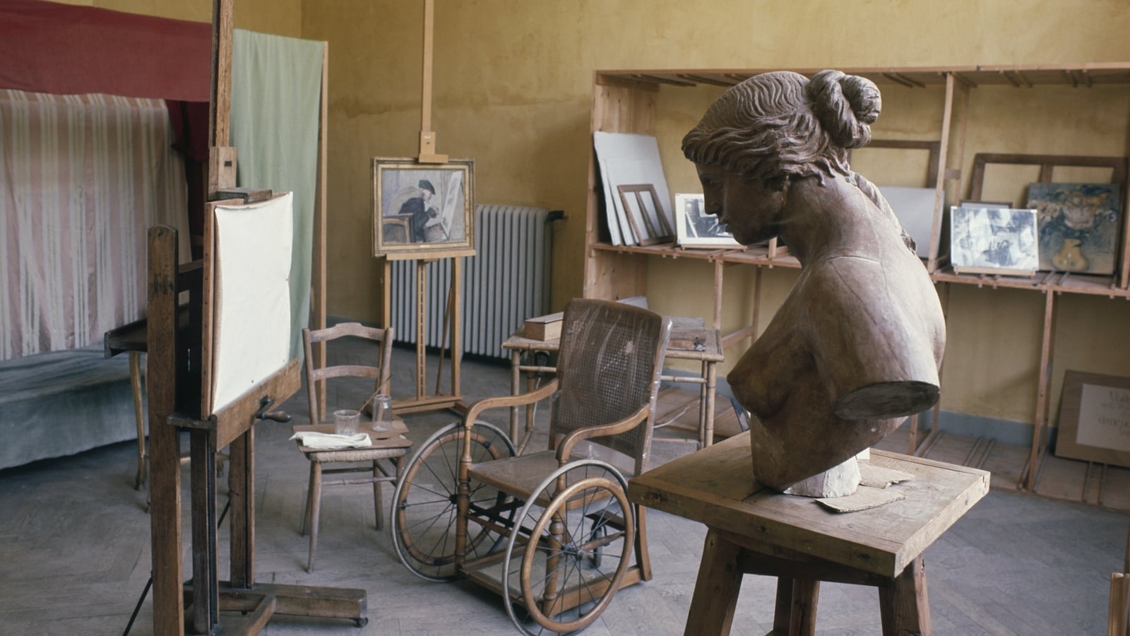 Thieves steal paintings worth €9m from Renoir museum