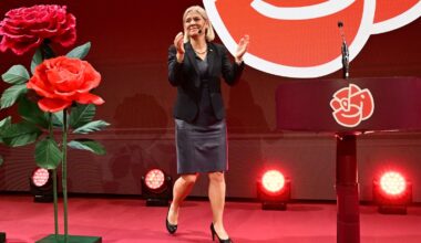 Left-wing bloc wins slim majority in Swedish election