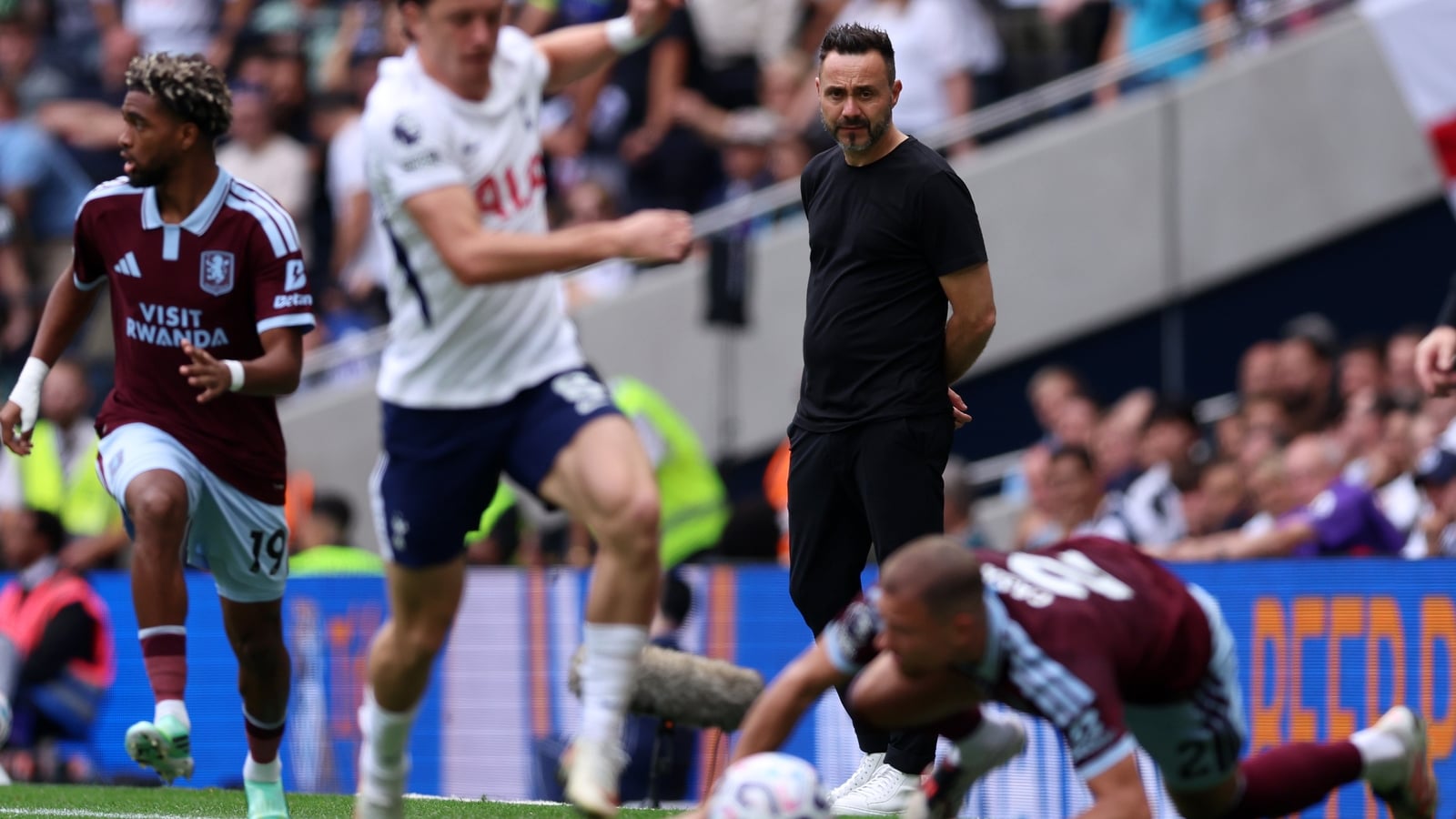 Angry De Zerbi gives Spurs players the silent treatment