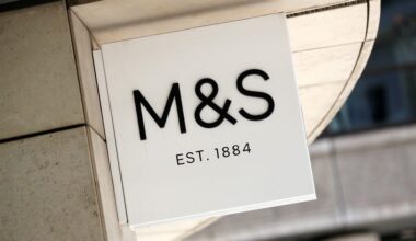Olive green is trending for autumn and M&S’s reversible cotton bedding set nails the look