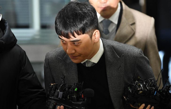Former BIGBANG member Seungri attends a pretrial detention hearing at the Seoul Central District Court in January 2020. Korea Times photo by Seo Jae-hoon