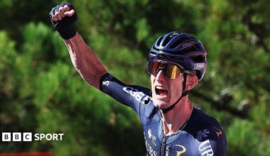 Eddie Dunbar celebrates winning stage 19 of the Vuelta a Espana in 2026