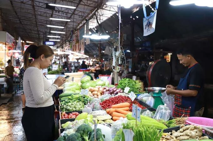 A shopper scans a QR code for a purchase using the government’s co-payment scheme in Samut Prakan province of Thailand on Oct 29, 2025. Photo by Bangkok Post via AFP