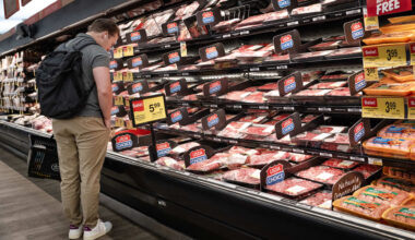 Consumer outlook plunges in September as inflation outlook worsens