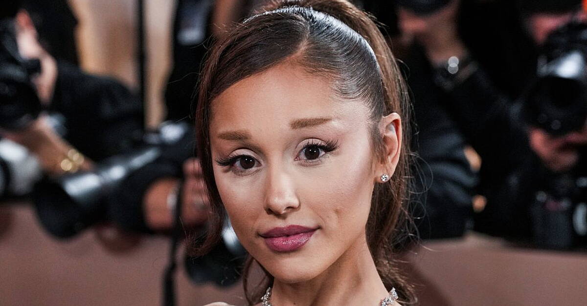 Ariana Grande urges fans not to ‘fret’ after suffering injury before London show
