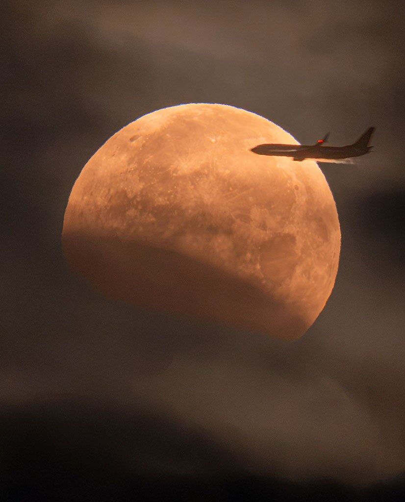APOD: 2026 September 1 - A Plane Lunar Eclipse