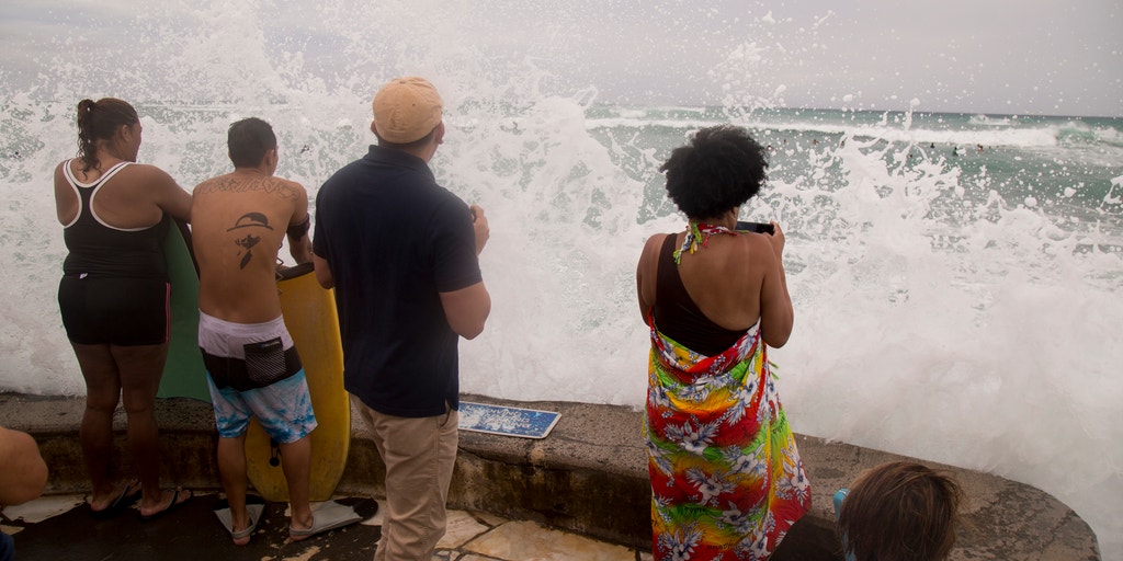 Hurricane Lowell's track shift could cause rare, direct hit on Hawaii