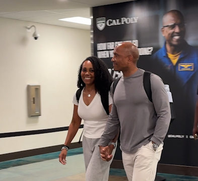 The Glovers were all smiles after they landed and headed to pick up their luggage.png