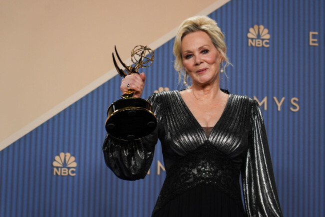 jean-smart-poses-in-the-press-room-with-the-award-for-outstanding-lead-actress-in-a-comedy-series-for-hacksduring-the-78th-emmy-awards-on-monday-sept-14-2026-at-the-jw-marriott-in-los-angeles