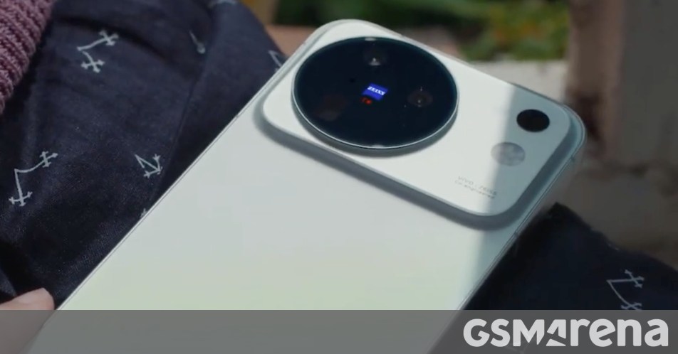 vivo X500 stars in a new video