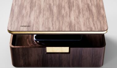The Wooden Box That Refuses to Let Your Phone Win