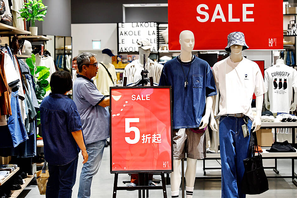 Consumer confidence improves - Taipei Times