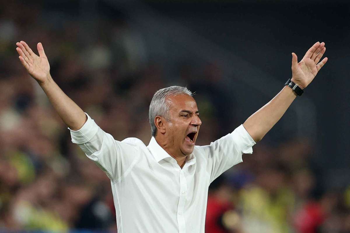 Fenerbahce boss Kartal resigns following draw with Roma as president says he will continue