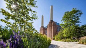 Workers wheelbarrowing concrete to rebuild one of the six million bricks chimneys at Battersea Power Station, 25 000 wheelbarrow