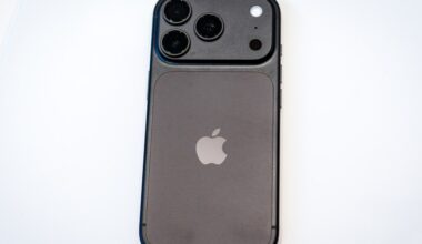 The black iPhone Pro returns
