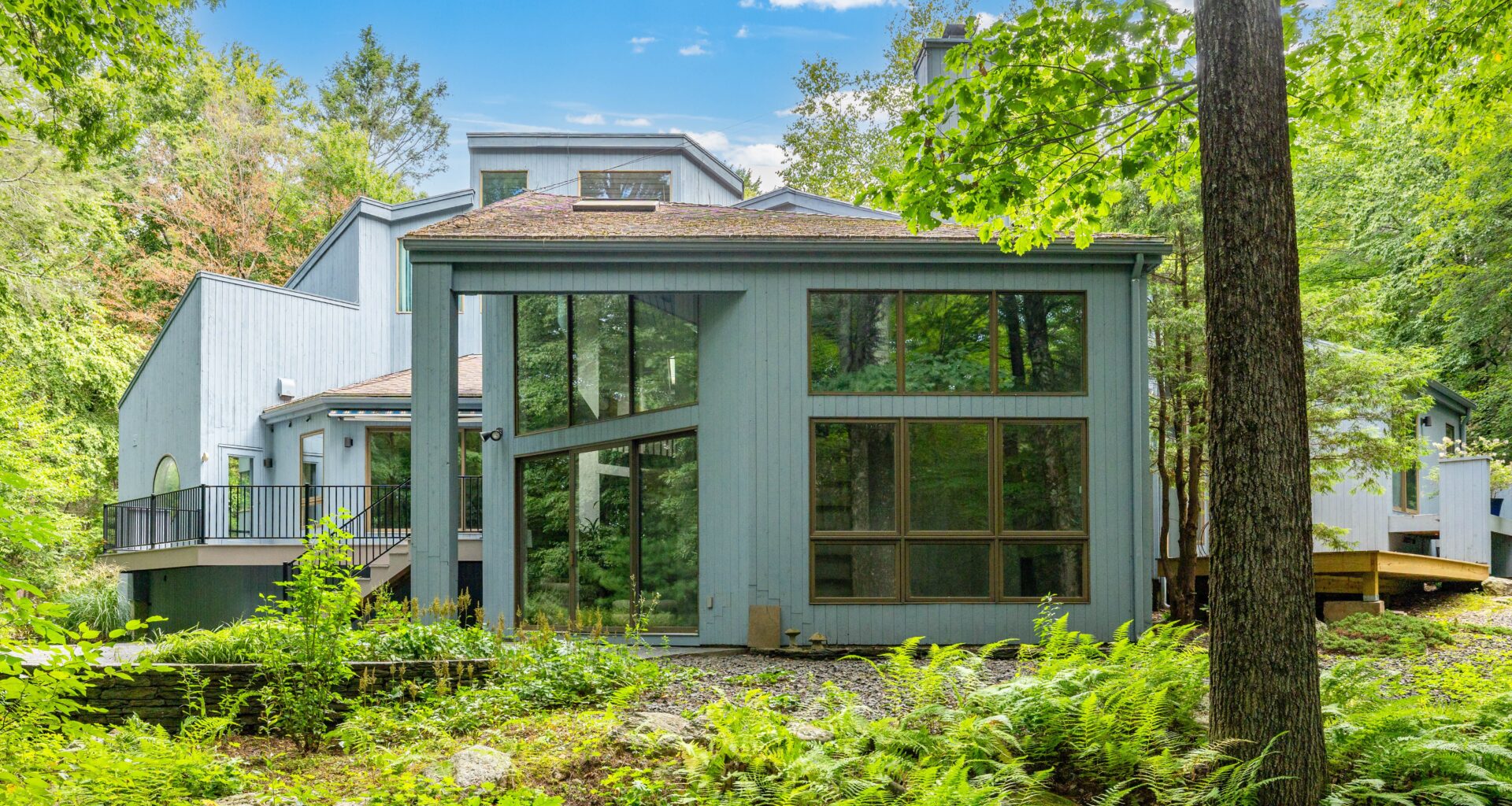 Property of week: CT contemporary merging indoor, outdoor spaces