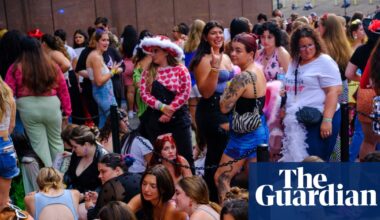 How much is being close to your favorite artist worth? Superfans are reshaping the concert industry | Culture