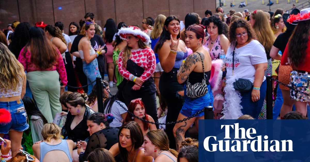 How much is being close to your favorite artist worth? Superfans are reshaping the concert industry | Culture