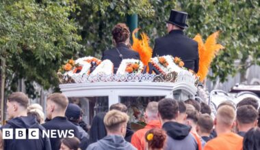 South Bank schools close early as hundreds attend A66 crash funeral - BBC