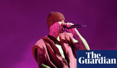 Justin Bieber performs surprise acoustic gig in beleaguered Los Angeles park | Justin Bieber