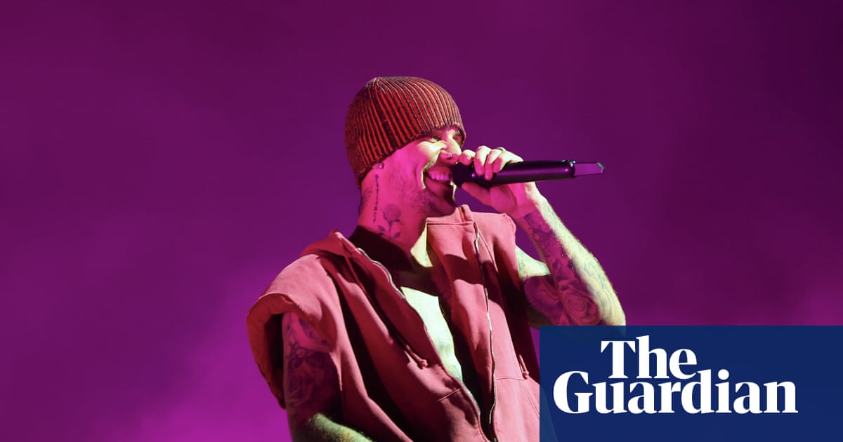 Justin Bieber performs surprise acoustic gig in beleaguered Los Angeles park | Justin Bieber