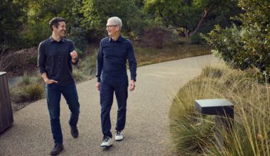 New Apple chief executive John Ternus and executive chairman Tim Cook.
