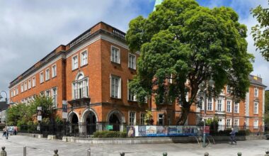 The €93m redevelopment project aims to provide improved navigation for visitors, as well as enhanced public areas, additional galleries, purpose-built art storage, education and outreach areas, café and retail spaces, and a reconfigured reception and foyer fronting on to Emmet Place.