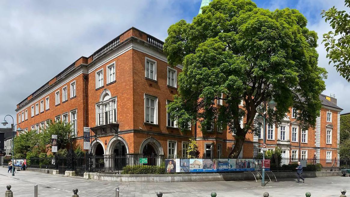 The €93m redevelopment project aims to provide improved navigation for visitors, as well as enhanced public areas, additional galleries, purpose-built art storage, education and outreach areas, café and retail spaces, and a reconfigured reception and foyer fronting on to Emmet Place.