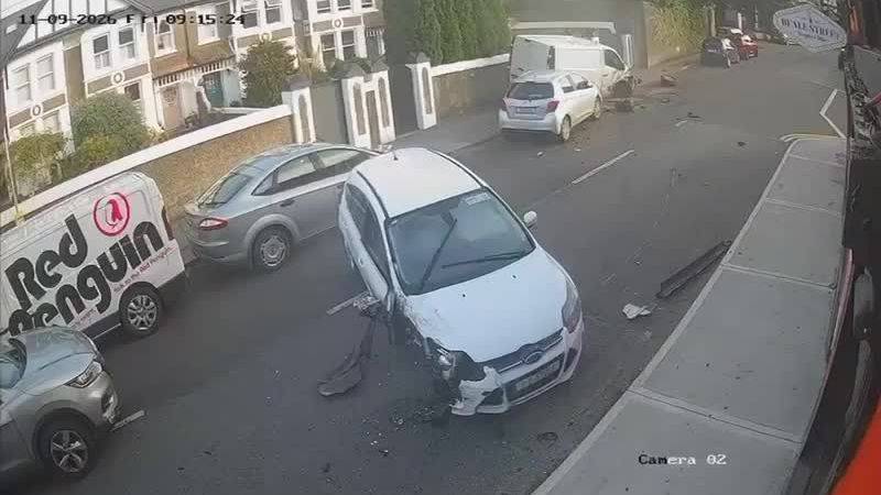 Man arrested after high-speed crash damages parked cars in Cork’s Ballintemple