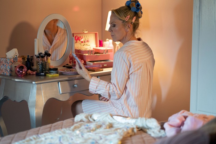 543448,TITLE:Eastenders Kellie Bright seated at a dressing table as Linda Carter in EastEnders.