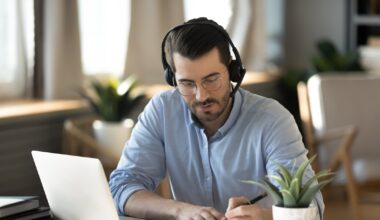 Pilita Clark: Perils of headphones in the office – The Irish Times
