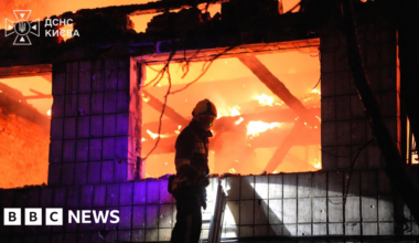 Russian strike hits rail workers in new deadly attacks on Kyiv - BBC
