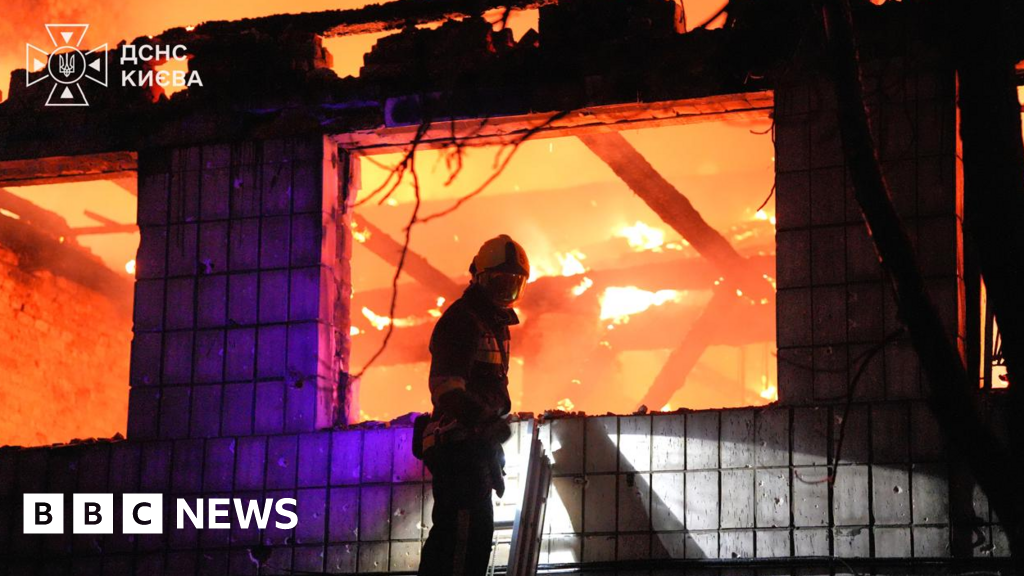 Russian strike hits rail workers in new deadly attacks on Kyiv - BBC
