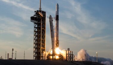 NASA awards SpaceX $946 million for 3 more astronaut missions to the ISS