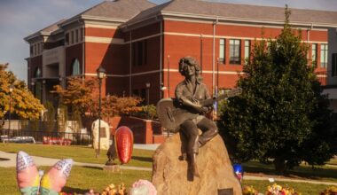 Dolly Parton laid to rest in private Nashville funeral – The Irish Times