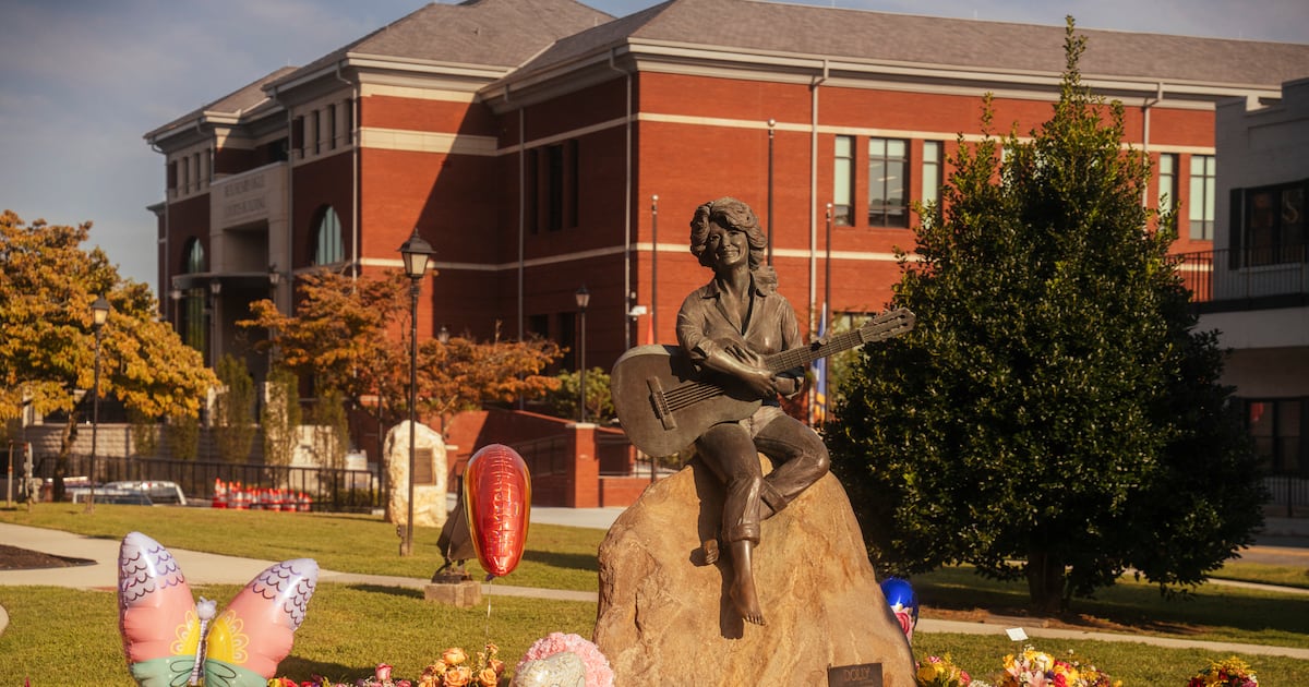 Dolly Parton laid to rest in private Nashville funeral – The Irish Times