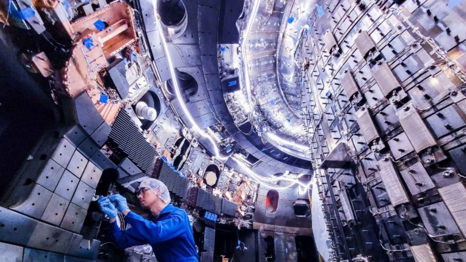 While a human operator reacts to a fusion plasma in seconds and its instabilities grow in thousandths of one, a controller ran a San Diego tokamak’s six microwave heaters 50 times a second, called a magnetic tear 200 milliseconds early and put current where it would have formed