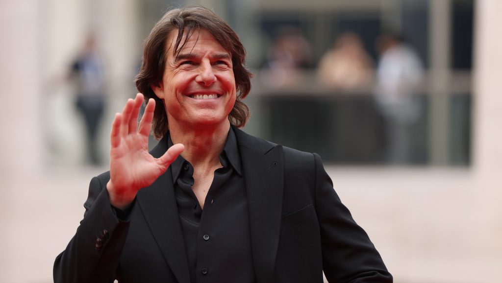 Tom Cruise Earns Applause With Six-Minute Monologue On AI