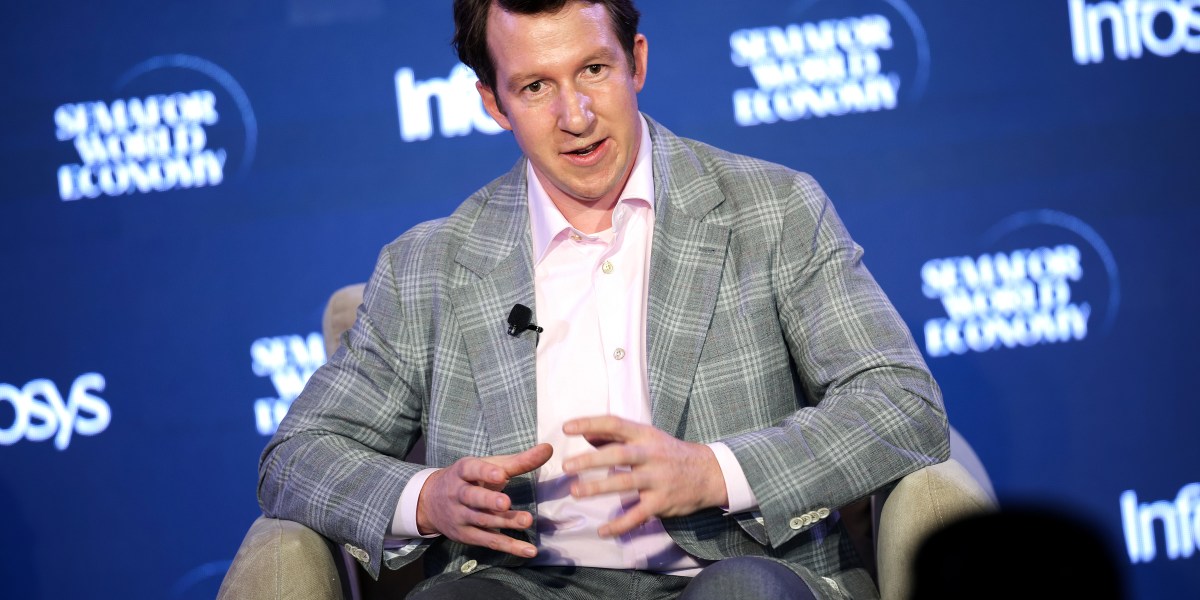 Anthropic billionaire cofounder who studied literature says non-STEM degrees will win in the AI age