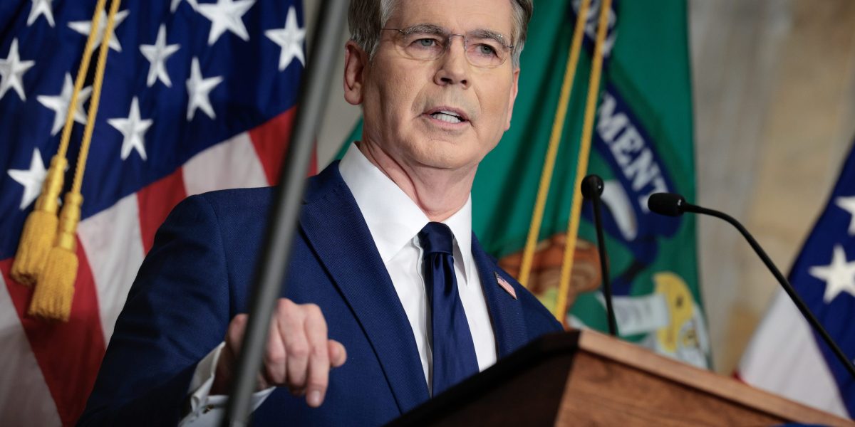 $40 trillion U.S. national debt just got uglier as interest payments rise to $1.25 trillion a year