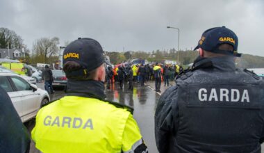 Man who called garda ‘bitch’ and filmed at fuel protest convicted – The Irish Times